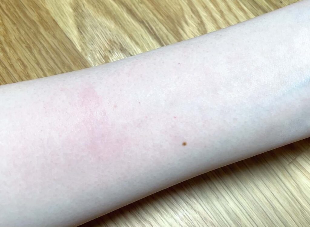 「オルビスザクレンジングオイル」でメイクはどのくらい落ちるのかを検証した後の腕
