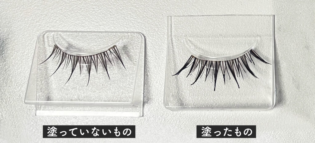 マスカラを塗ったつけまつ毛の画像