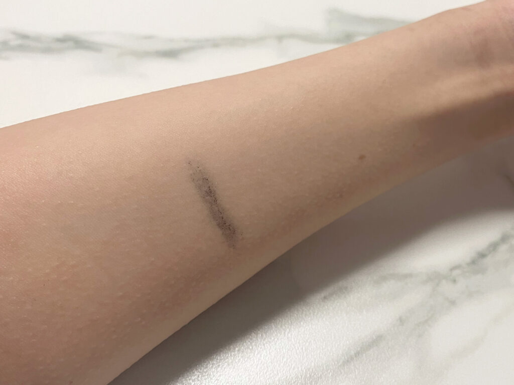 ポイントメイクを洗い流した後の画像