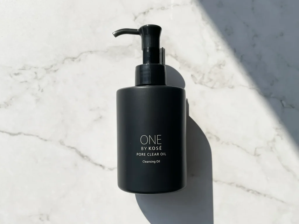 「ONE BY KOSE ポアクリア オイル」のボトルの画像
