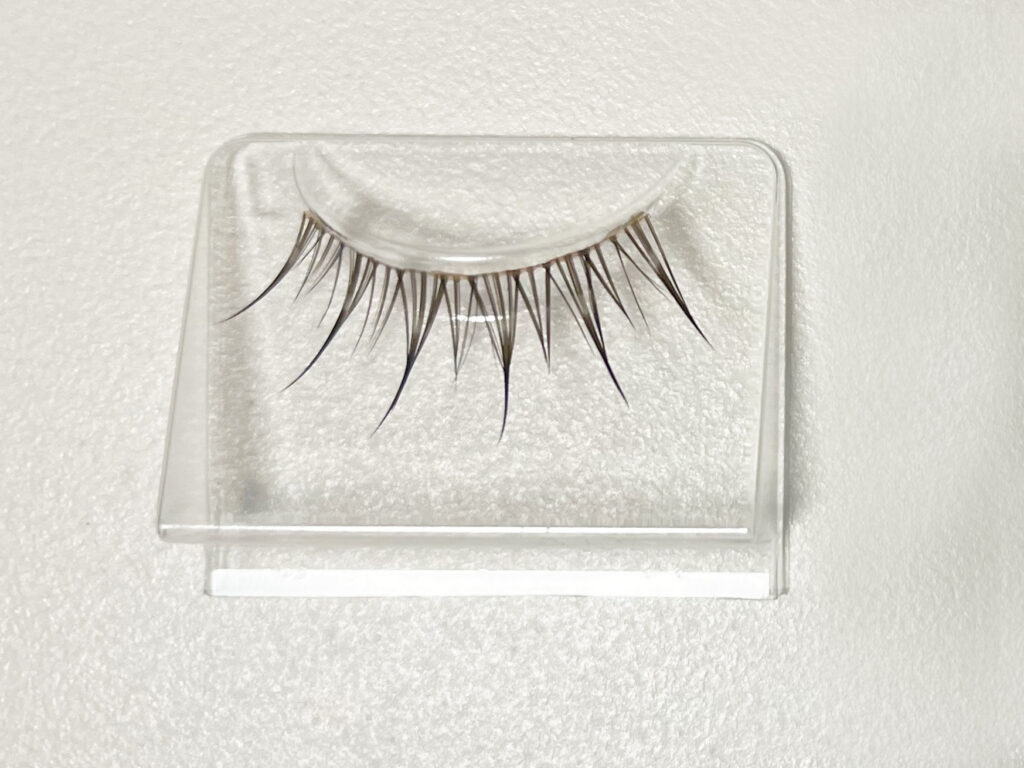 マスカラを付ける前のつけまつ毛の写真