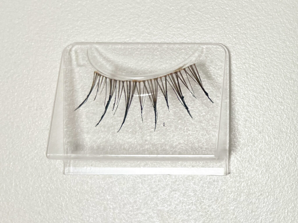 マスカラを付けた後のつけまつ毛の写真