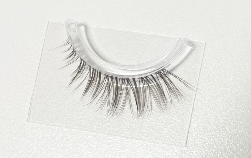 マスカラを塗る前のつけまつ毛の写真