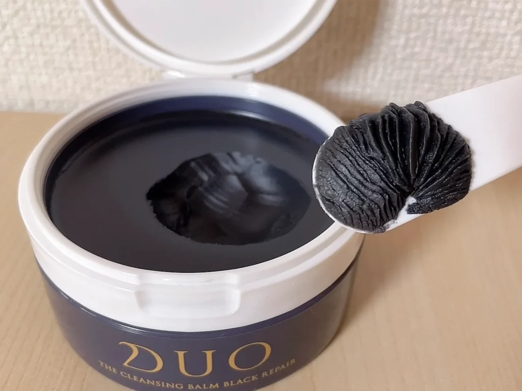 DUO（デュオ）ザ クレンジングバーム ブラックリペアのテクスチャーを見せている画像