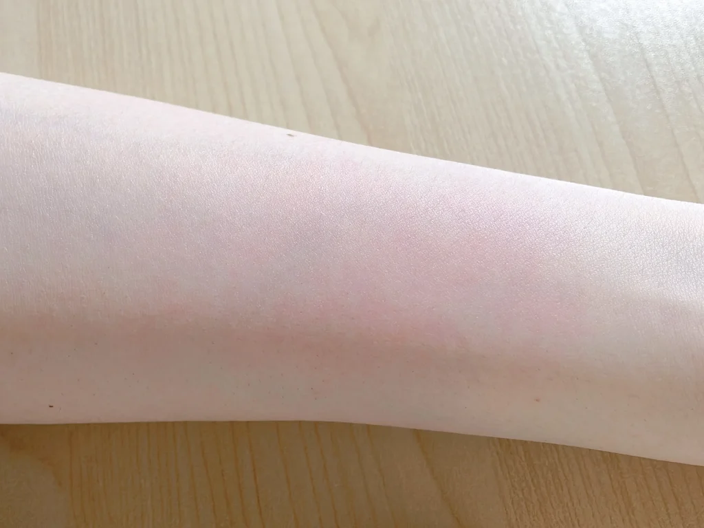 DUO（デュオ）ザ クレンジングバーム ブラックリペアでベースメイクを落とした後の腕の画像