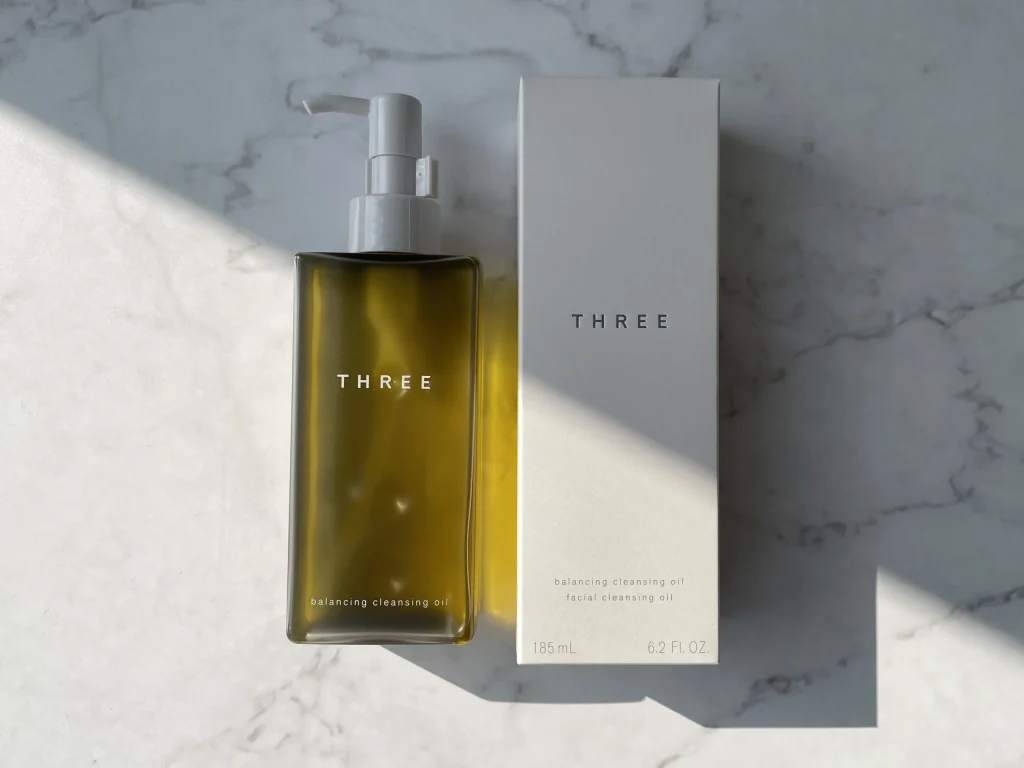 「THREE バランシング クレンジング オイル N」のパッケージとボトルの画像