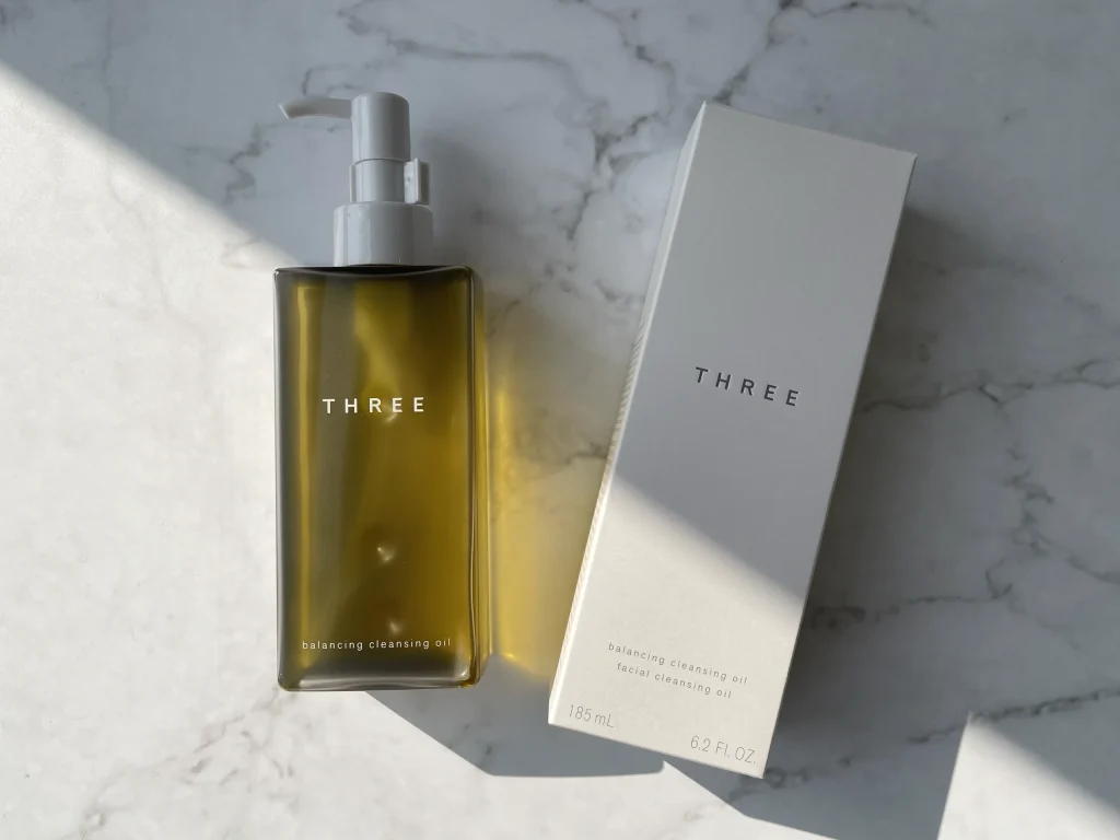 「THREE バランシング クレンジング オイル N」のパッケージとボトルの画像
