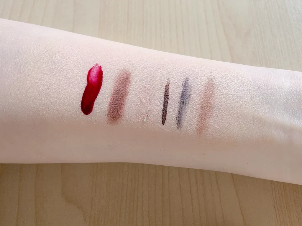 DUO（デュオ）ザ クレンジングバーム ブラックリペアでポイントメイクを落とす前の腕の画像