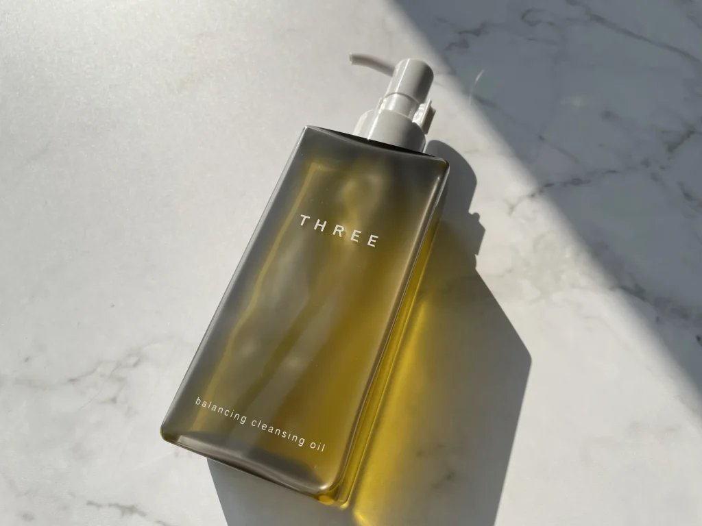 「THREE バランシング クレンジング オイル N」のボトルの画像