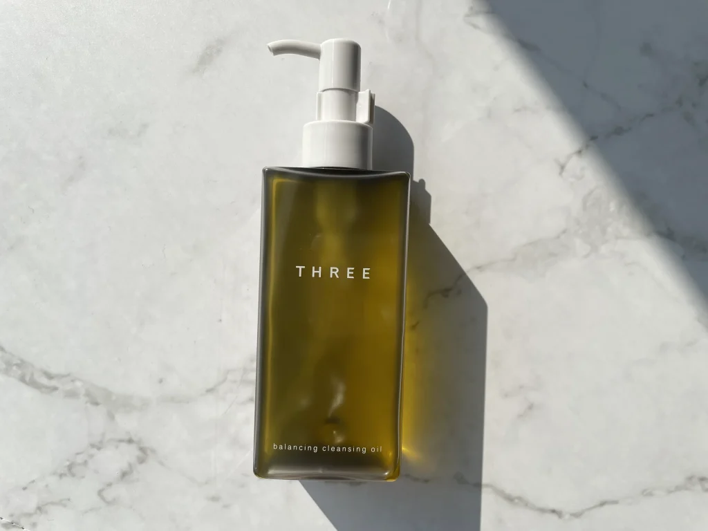 「THREE バランシング クレンジング オイル N」のボトルの画像