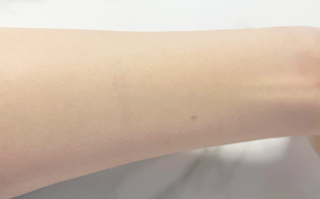 メイクをクレンジング後、洗い流した写真